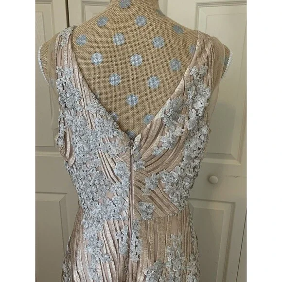 Badgley Mischka Champagne Sleeveless Sequin Gown Event Size 10 Formal Wedding - Picture 9 of 16